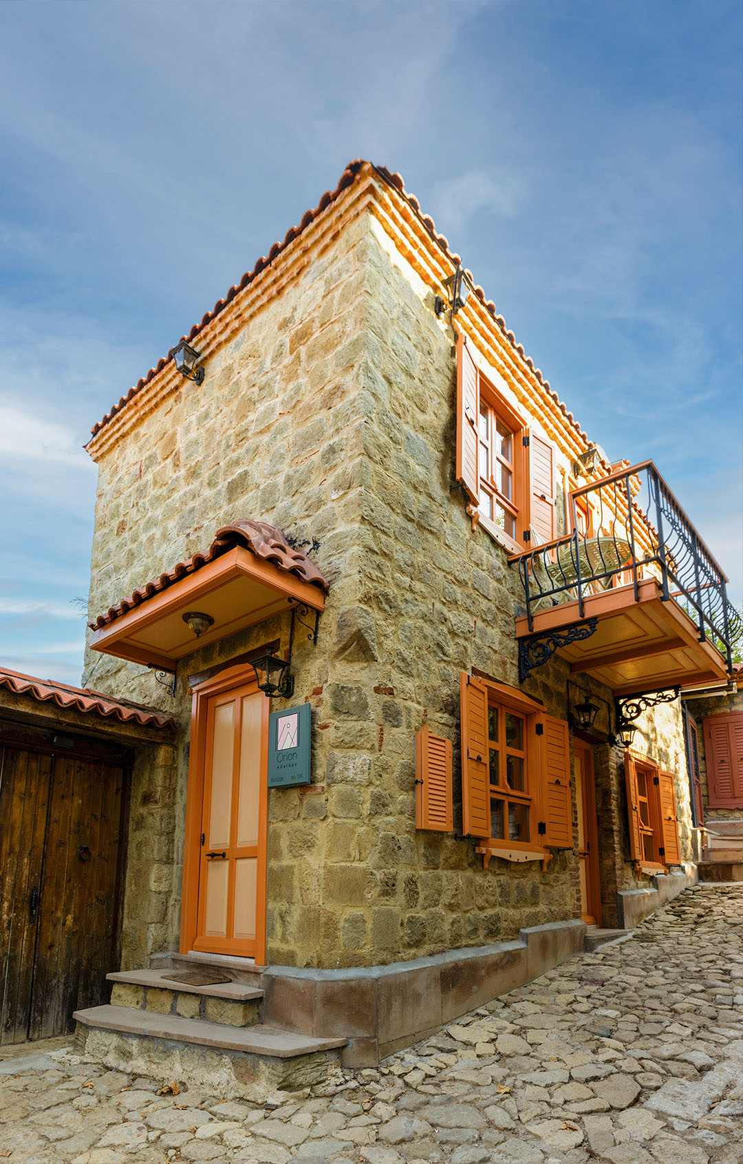 Alnitak Taş Evi