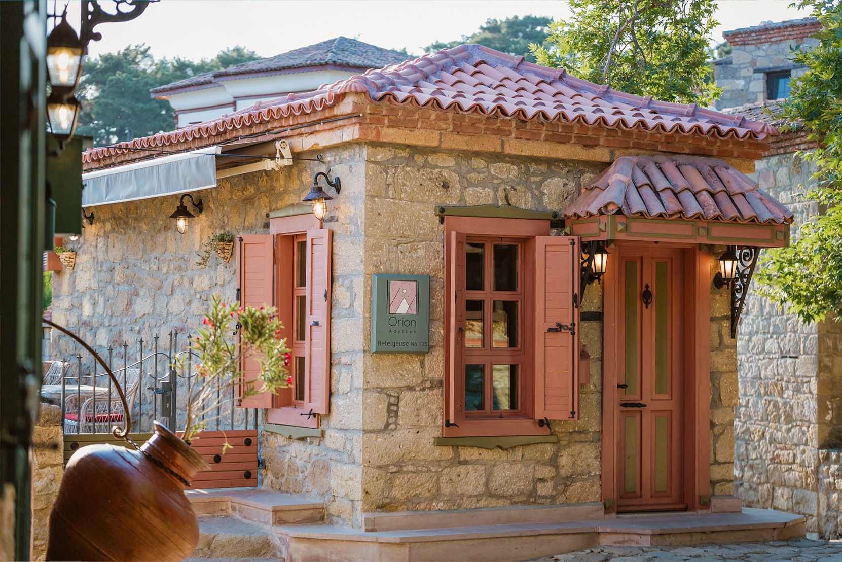 Betelgeuse Taş Evi